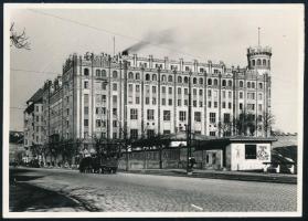 Budapest, Széll Kálmán tér, Postapalota Vérmező felőli oldala újjáépítve, fotó, 8,5×11,5 cm