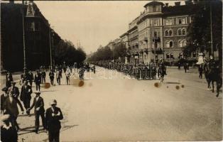 1930 Budapest VI. Kodály körönd, Felvonulás a hősök emlékünnepén. photo (fl)