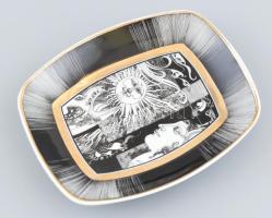 Hollóházi Szász Endre által tervezett tálka. Jelzett, kopott. 14x12 cm