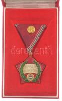 ~1977. "Kiváló Munkáért (Mezőgazdasági és Élelmiszeripari Minisztérium)" aranyozott, rátétes, műgyantás kitüntetés mellszalagon miniatűrrel, eredeti dobozban (38x38mm) T:1 a doboz zsanérja szétvált