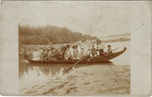 1907 Kiskőrös, előkelő társaság csónakban. photo (EK)