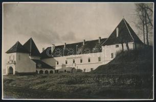 cca 1910-1920 Csíkszereda, M. kir. Honvéd Laktanya, hátoldalon feliratozott fotó, kis szakadással, 10×15 cm