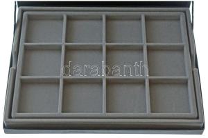 Éremtartó kazetta összesen 24 férőhellyel (50x50mm) kivehető tálcával, használt, de jó állapotban