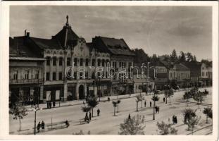 1941 Marosvásárhely, Targu Mures; Széchenyi tér, Államrendőrségi palota, Nussbaum Testvérek, Muntean V. üzlete, gyógyszertár, Box garázs, benzin, és olaj / square, police station, pharmacy, shops