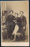 cca 1860-1870 Fiatal férfiak csoportképe, keményhátú fotó Tiedge János műterméből (jelzés nélkül), vizitkártya, 10x6 cm