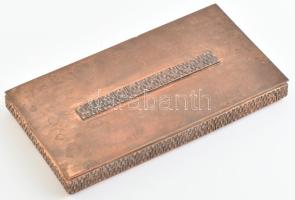 Retró fém doboz, fabetéttel, kopásokkal, 10x18,5 cm