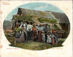 1907 Tátra, Vysoké Tatry; Szepesi cigányok. Feitzinger Ede 202 bt. / Zipser Zigeuner / Gypsy family from Spis (vágott / cut)