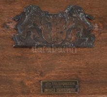 Antik fadoboz, oroszlános címerrel, plaketten: TELEFUNKE gyártási engedély felirat. Kopott, 16x24x13...