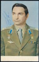 Valerij Bikovszkij (1934- ) szovjet űrhajós aláírása őt magát ábrázoló levelezőlapon / Signature of Valeriy Bikovskiy (1934- ) Soviet astronaut on postcard