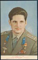 Borisz Volinov (1934- ) szovjet űrhajós aláírása képeslapon / Signature of Boris Volinov (1934- ) and Soviet astronaut on postcard