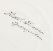 2 db Hüttl Tivadar porcelán süteményes tányér. Kézzel festett, jelzett, kis kopással, d: 19 cm