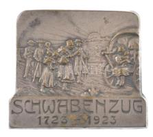 Ausztria 1923. Svábvándorlás ezüstözött bronzlemez kitűző, L. Pramer Wien IX gyártói jelzéssel (42x35mm) T:2 tű nélkül Austria 1923. Swabian migration silver-plated bronze plate badge with L. Pramer Wien IX (42x35mm) hallmark C:XF without needle