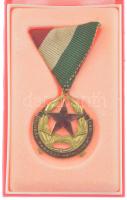 1957. Munkás-Paraszt Hatalomért aranyozott, zománcozott, festett bronz kitüntetés mellszalagon, tokban T:1- zománchiba NMK 700.