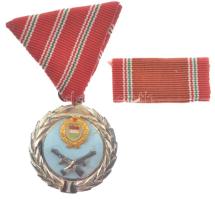 1957. Szolgálati Érdemérem rátétes zománcozott, ezüstözött kitüntetés mellszalagon, mellette Honvédelmi Érdemérem szalagsáv tokban T:1- NMK 618.