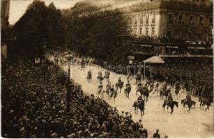 Paris, Place de lOpera, La Cavalerie Marocaine / Moroccon cavalry marching (tiny tear)