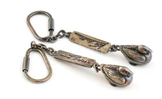 2 db design ezüstözött fém kacsa kulcstartó márkajelzéssel