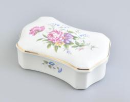Hollóházi virágmintás porcelán doboz / bonbonier. Matricás, jelzett, hibátlan (alján címke nyomai), 15x9x5 cm