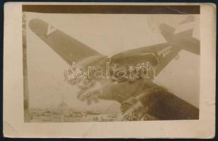 cca 1925 Budapesti Nemzetközi Vásár repülős fénykép, felületén törésnyomok, kis szakadás, 9×14 cm