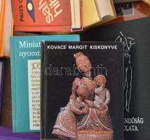 33 db minikönyv, nem szocreál, érdekesek, benne szakácskönyv, Egyetemi Nyomda története, stb jó álla...