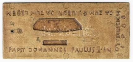 Erwin Huber (1929-2006): II. János Pál pápa emlék relief, Ausztria, 1988. Réz, jelzett, 16,5x7 cm