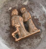 Tevan Margit (1901-1978): Tálka figurális díszítéssel, fém, jelzett, kissé kopott, d: 12,5 cm