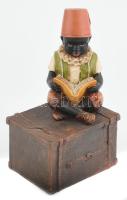 Kávé reklám figura. Afrikai gyerek ládán. Műgyanta öntvény, sérüléssel. 21 cm