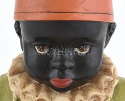 Kávé reklám figura. Afrikai gyerek ládán. Műgyanta öntvény, sérüléssel. 21 cm