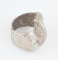 Ezüst (Ag) design, matt gyűrű, jelzés nélkül, m: 50, nettó: 13,11g