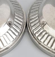 2db fém gyertyatartó, jelzés nélkül, hibátlan, m: 10,5 cm