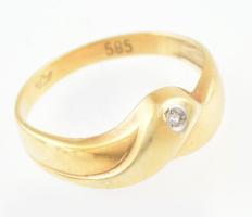 Arany (Au/14k) kis brillel ékített gyűrű, jelzett, m: 51, bruttó: 1,4 g