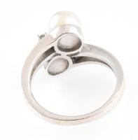 Arany (Au/14k) fehérarany gyűrű 2db kis brillel és tahiti gyönggyel ékítve, jelzett, m: 56, bruttó: ...