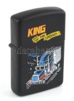 KING OS THE ROAD kamionos benzines öngyújtó, fém, jelzett, 5,5 cm