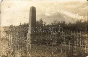 1922 Gyergyócsomafalva, Gy.-Csomafalva, Ciumani; temető, sírok / cemetery, gravestones. photo (EM)