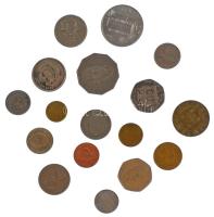 17xklf vegyes egzotikus érmetétel, közte Francia Polinézia, Haiti, Bahamák, Salamon-szigetek, Seyche...