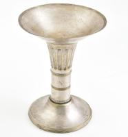 Antik ezüstözött fém asztali kínálótál, kopásnyomokkal, m: 27 cm