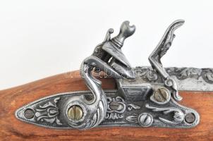 Antik kovás pisztoly igényes gyűjtői replikája 38 cm