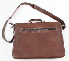 Mont Blanc borjúbőr aktatáska. Pánton kis sérülés, egyébként szép állapotban. Bolti ár 200 000. 43x3...