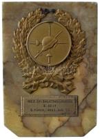 1953. 1953. évi Balatonbajnokság II. hely B.füred, 1953. aug. 23. aranyozott bronz vívó díjérem márvány alapon (122x86mm) T:2 patina