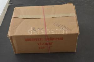 Legalább 600 db főleg magyar képeslap sok színessel, főleg Balaton, benne használatlanok is több egy...