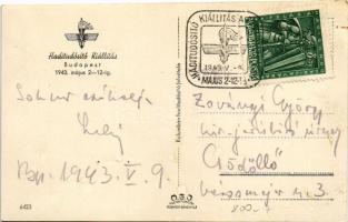 Télen a lóval húzott szánok előtt faanyaggal burkolták a saras utakat. Kolumbán haditudósító felvéte...