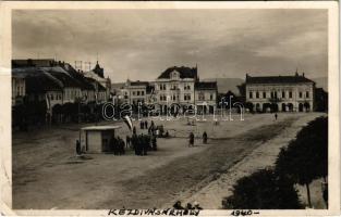 1940 Kézdivásárhely, Targu Secuiesc; Fő tér, magyar zászlók, Winternitz Ödön, Mánya Ernő üzlete / main square, Hungarian flags, shops (Rb)