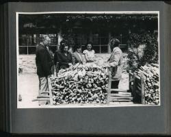 1948 Dinnyés Lajos (1901-1961) kisgazda politikus, miniszterelnök feleségének, Hegedűs Katalinnak és...