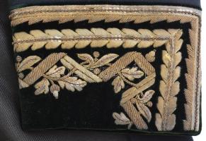 cca 1900 Terjékfalvi Parcher Félix (1876-1933) diplomata, követ diplomata kabátja. Aranysújtásos szö...