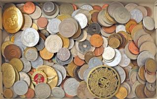 ~2,2 kg vegyes magyar és külföldi fémpénz tétel T:vegyes