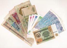 15db-os vegyes bankjegy tétel, közte Oroszország, Fehéroroszország, Tádzsikisztán, Kirgizisztán T:I--III- közte folt, szakadás 15pcs of mixed banknote lot, in it Russia, Belarus, Tajikistan, Kyrgyzstan C:AU-VG spot, tear in it