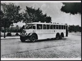1929 Az első magyar gyártású autóbusz, 1 db modern nagyítás, 17,7x23,8 cm