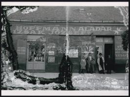 cca 1935 Kiskunfélegyháza, vegyesbolt kívül-belül, Lőcsei Árpád (?-?) kecskeméti vándorfényképész hagyatékából 2 db mai nagyítás, jelzés nélkül, 17,7x24 cm