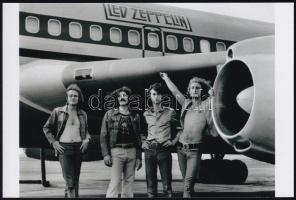 cca 1978 Led Zeppelin, 1 db jelzés nélküli modern nagyítás a néhai Lapkiadó Vállalat központi fotólaborjának archívumából, 10x15 cm
