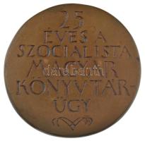 1974. 25 éves a szocialista magyar könyvtárügy bronz emlékérem (88mm) T:1-