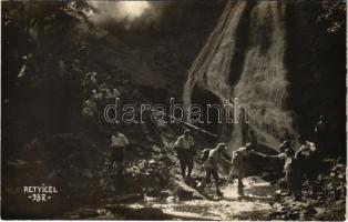 1932 Bánffyhunyad, Huedin; Retyicel, Rekiczeli (Rekiceli) vízesés (Havasrekettye), turisták / Cascada Rachitele / waterfall, tourists. photo